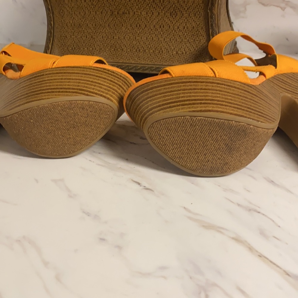 SOLD!!!SOLD!!!SOLD!!!Women platform style wedge heels size in perfect condition - Picture 4 of 8